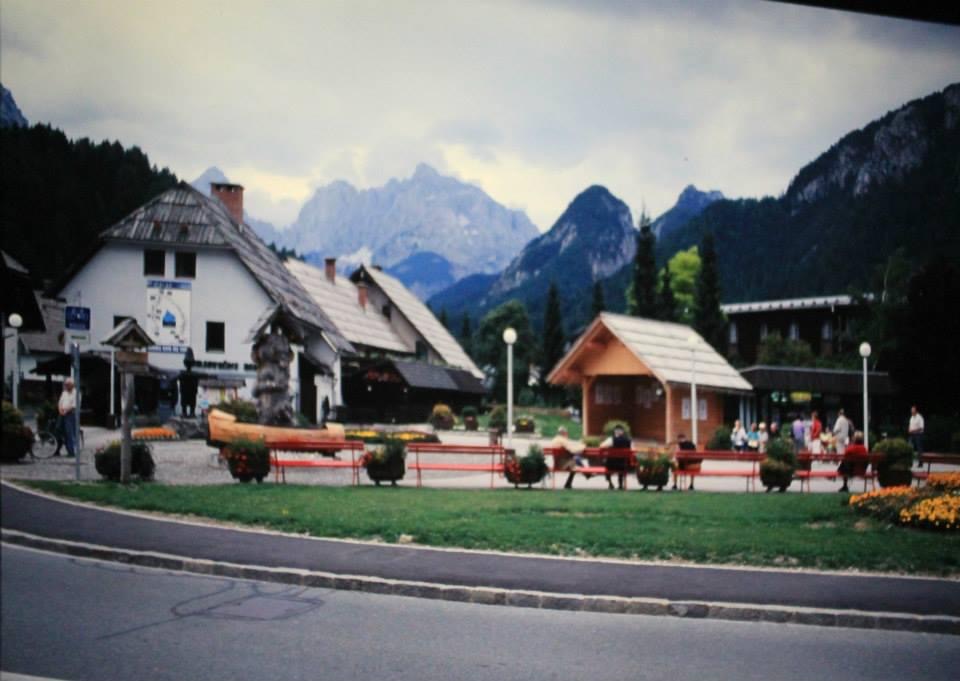 About Dear Slovenia: like a letter to the country